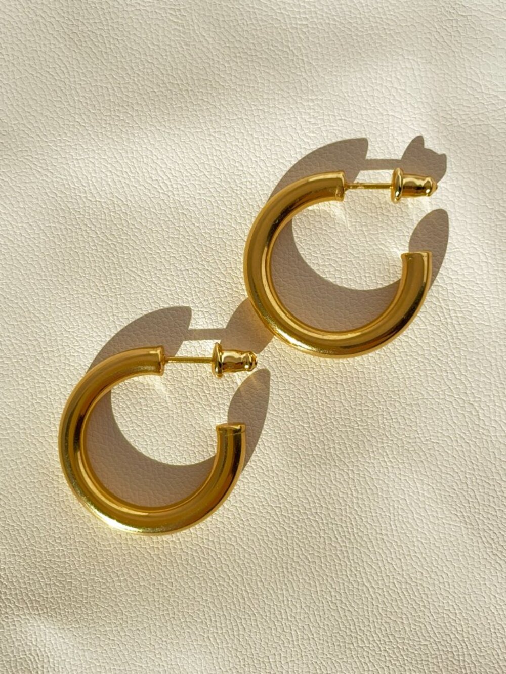 Aouri Chunky Hoop Earrings 25mm | 18K Gold Plated | New